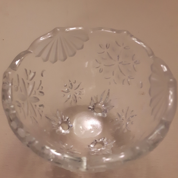 Small round clear glass serving candy dish - Picture 7 of 8